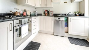 Private kitchen - Chic 1 Bedroom Apartment in Shepherd's Bush (London)