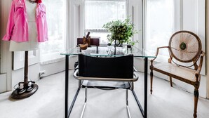Interior - Chic 1 Bedroom Apartment in Shepherd's Bush (London)