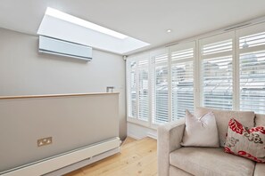 Interior - Elegant 3-bed House W/terrace Near Harrods (London)