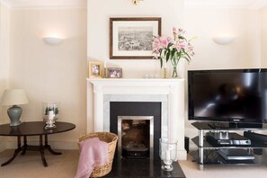 Apartment (3 Bedrooms) | Living room | 20-inch TV with digital channels - Elegant 3 Bedroom Home Located in South Kensington (London)