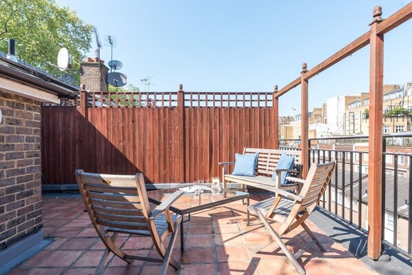 Appartement (3 Bedrooms) | Balcon