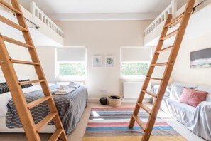 Apartment (3 Bedrooms) | 3 bedrooms, laptop workspace, iron/ironing board, free WiFi - Elegant 3 Bedroom Home Located in South Kensington (London)