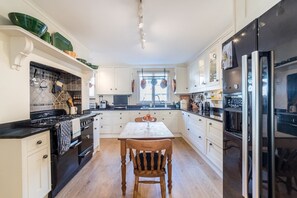 Apartment (3 Bedrooms) | Private kitchen