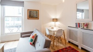 Luokittelematon kuva, 4 kautta 24, painike