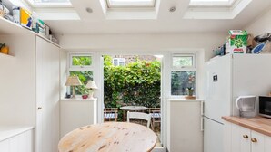 Unclassified image, 5 of 23, button - Lovely 2 Bed Apt W/patio nr Shepherd's Bush (London)