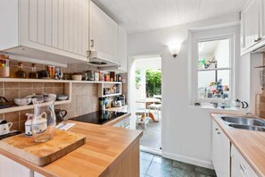 Refrigerador, microondas, horno, lavavajillas