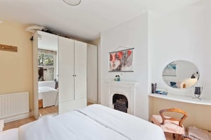 2 chambres, espace de travail pour ordinateurs portables