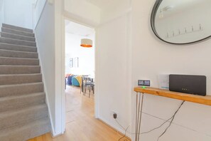 House (4 Bedrooms) | Interior - Lovely 4 Bed House w Garden, 1 Stop to Waterloo (London)
