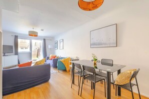 House (4 Bedrooms) | Dining - Lovely 4 Bed House w Garden, 1 Stop to Waterloo (London)