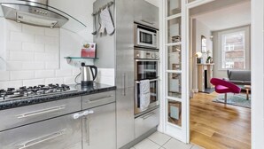 Private kitchen - Modern & Chic 2bed Hampstead Duplex 1 min to Tube (London)