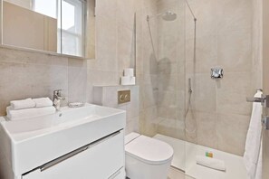 Apartment (2 Bedrooms) | Bathroom - Lovely 2 Bed near Covent Garden & Tube (London)