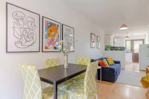 独立别墅 (2 Bedrooms) | 起居区 | 20-英寸电视(配备数码频道)