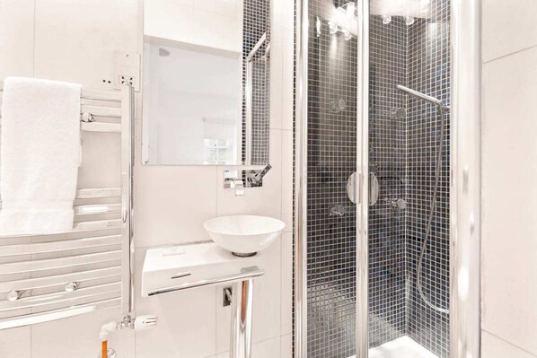 Separate tub and shower, free toiletries, hair dryer, towels