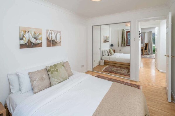 2 bedrooms, laptop workspace, iron/ironing board, free WiFi