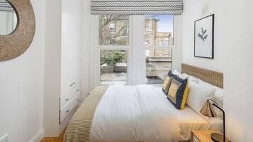 Apartment (1 Bedroom) | 1 bedroom, desk, laptop workspace, iron/ironing board