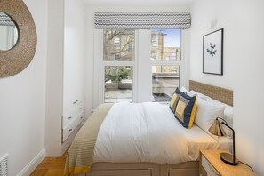 Apartment (1 Bedroom) | 1 bedroom, desk, laptop workspace, iron/ironing board - Lovely Designer 1 Bedroom Shepherd's Bush 7 min to Tube (London)