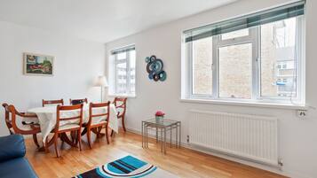 Apartment (3 Bedrooms) | Private kitchen | Fridge, microwave, oven, stovetop