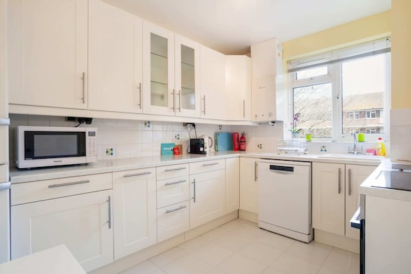 Appartamento (3 Bedrooms) | Cucina privata | Frigorifero, microonde, forno, piano cottura