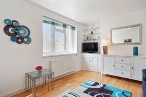 Apartment (3 Bedrooms) | 3 bedrooms, laptop workspace, iron/ironing board, free WiFi - Cosy 3 Bed Flat w Communal Garden in Euston (London)