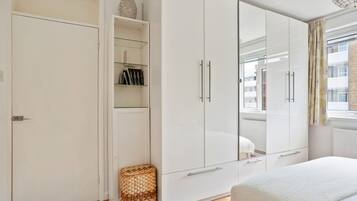 Apartment (3 Bedrooms) | 3 bedrooms, laptop workspace, iron/ironing board, free WiFi