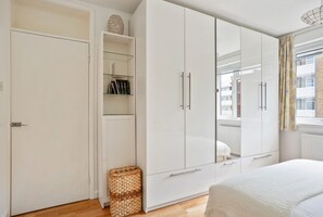 Appartamento (3 Bedrooms) | 3 camere, postazione laptop, ferro/asse da stiro, Wi-Fi gratuito