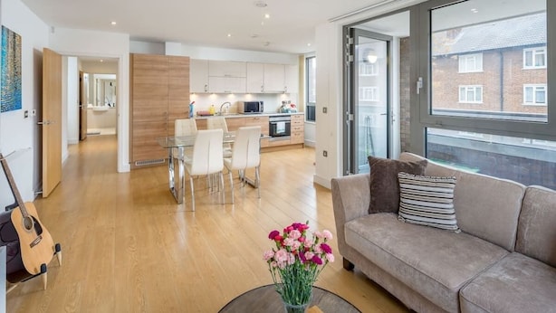 Interior - Spacious 2bed w/ Private Balcony in Surrey Quays (London)