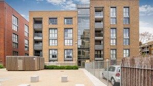 Exterior - Spacious 2bed w/ Private Balcony in Surrey Quays (London)