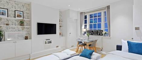 Apartment (1 Bedroom) | 1 bedroom, laptop workspace, iron/ironing board, cots/infant beds