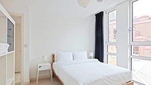 Unclassified image, 4 of 24, button - Sleek & Spacious 4 Sleeper, 5 Mins to Moorgate (London)