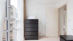 Unclassified image, 3 of 24, button - Sleek & Spacious 4 Sleeper, 5 Mins to Moorgate (London)