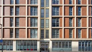 Unclassified image, 2 of 24, button - Sleek & Spacious 4 Sleeper, 5 Mins to Moorgate (London)