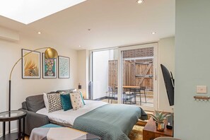 House (2 Bedrooms)