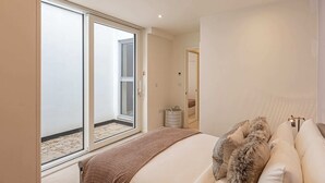 Nhà (2 Bedrooms) | 2 phòng ngủ, khu vực làm việc phù hợp cho laptop 
