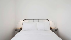 Apartment (2 Bedrooms) | 2 bedrooms, laptop workspace, iron/ironing board, free WiFi - Stylish Modern 2 Bedroom Apartment Near Shoreditch (London)