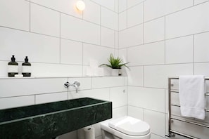 Bathroom - Stylish Modern 2 Bedroom Apartment Near Shoreditch (London)