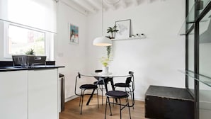 Apartment (2 Bedrooms) | Private kitchen | Fridge, oven, stovetop, dishwasher - Stylish Modern 2 Bedroom Apartment Near Shoreditch (London)