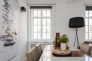 Apartment (2 Bedrooms) | Private kitchen | Oven, stovetop, electric kettle, toaster - Modern 2 Bedroom Apartment in Marble Arch (London)