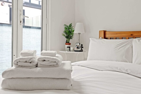 Appartement (2 Bedrooms) | 2 slaapkamers, een laptopwerkplek, een strijkplank/strijkijzer