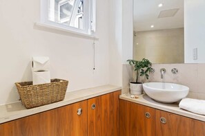 Departamento (2 Bedrooms) | Baño | Tina con regadera, amenidades de baño gratuitas, secadora de cabello 