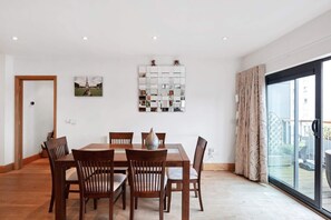 Appartamento (2 Bedrooms) | Cucina privata | Frigorifero, microonde, forno, piano cottura