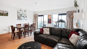 Unclassified image, 4 of 24, button - Modern 2 Bedroom Apartment in Old Street (London)