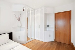 Apartment (2 Bedrooms) | 2 bedrooms, laptop workspace, iron/ironing board, free WiFi