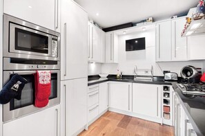 Appartamento (2 Bedrooms) | Cucina privata | Frigorifero, microonde, forno, piano cottura