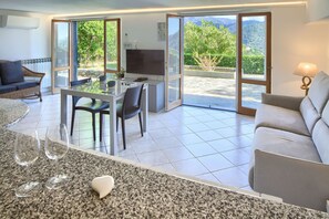 TV - "Il Giardino Sul Mare", garden on the sea, sea-view, comfortable for 4 people, Levanto (Levanto)