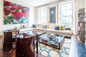 House (5 Bedrooms) | Living room | TV - Remarkable 5 Bed, 4,5 Bath W Garden Near Nottinghill (London)