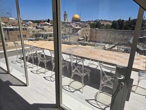 Western Wall View Apartment