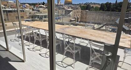 Western Wall View Apartment