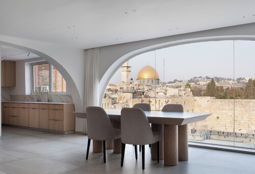 Western Wall View Apartment