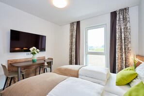 Business Double or Twin Room | Desk, laptop workspace, free WiFi, bed sheets - Huemer-Park Motel Vöcklatal (Neukirchen an der Vockla)