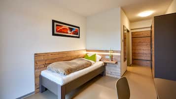 Business Single Room | Desk, laptop workspace, free WiFi, bed sheets